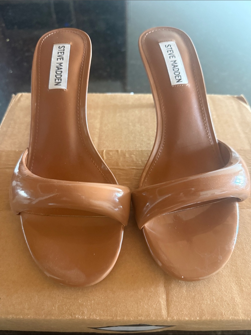 Steve Madden Tan Glossy Single-Band Slide Mules